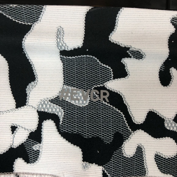 NWT EVCR B/W Camo Print 22" Crop Leggings Black Gray XSmall - Picture 7 of 8